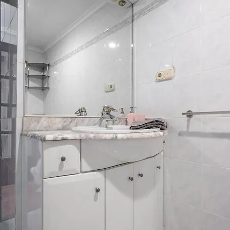 Apartamento Muy Comodo Con Parking דירה